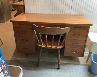 Nice Desk With Chair