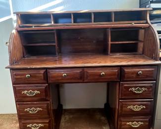 Roll top desk
