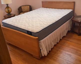 Queen size Serta mattress., complete bed.