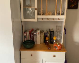 Kitchen cabinet