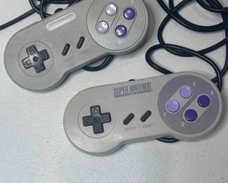 bb SNES Controllers  1 Nintendo OEM SNS005  1 ThirdParty  Retro Gaming Lot