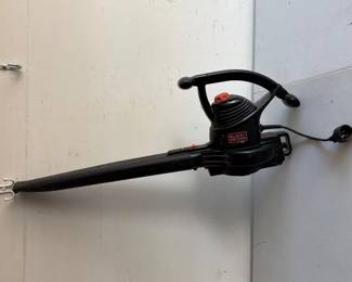 g Black  Decker Electric Leaf Blower  Model 2016 20LX