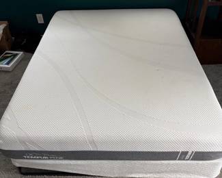 f Queen TempurPedic Mattress with Metal Bed Frame