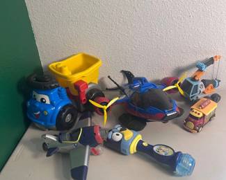 kk Lot of 6 Childrens Toys  Vehicles, Airplanes, Bluey Flashlight  Construction Truck