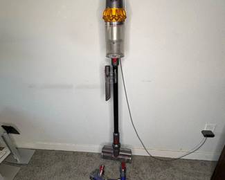 g Dyson Cordless Vacuum Cleaner with Multiple Attachments