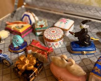 Limoges porcelain trinket box from France