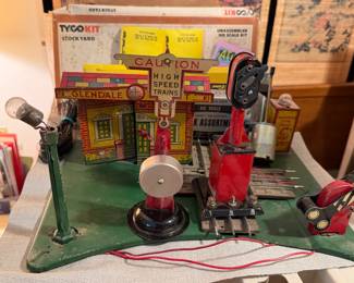 Tin train accessories