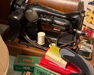 Singer, sewing machine and accessories