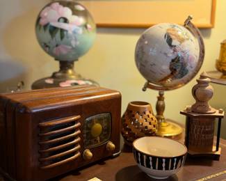 Antique zenith tube radio, globes