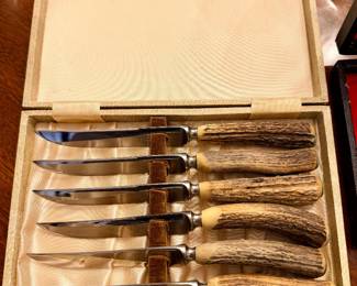 Set of knives with antler/horn handles
