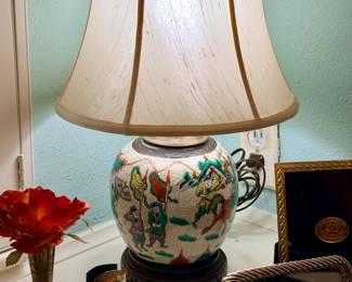 Chinoiserie style table lamp
