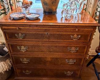 Vintage Hickory Chair Co. - James River Plantation Bachelors Mahogany Chest: Burl and Banded