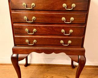 Queen Anne Style Bachelor's chest