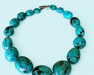 Turquoise bead necklace