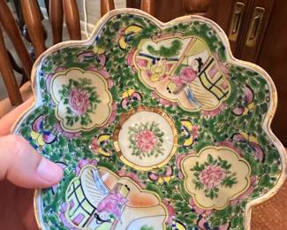 Qing Dynasty Rose Medallion Serving Bowl