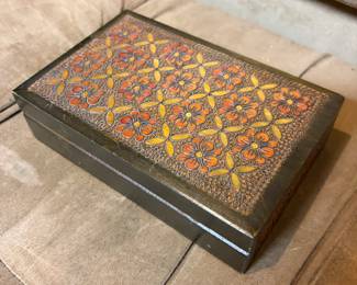 VINTAGE ITEMS THROUGHOUT THE HOME INCL THIS SMALL INLAY BOX