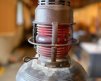 EMBURY MANUFACTURING NO. 40 TRAFFIC GARD LANTERN WITH RED GLOBE