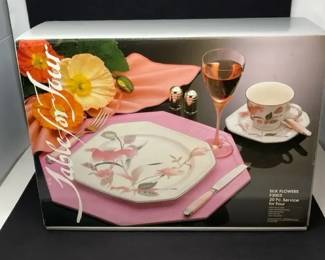 Vintage 1980s Mikasa Silk Flowers F3003 20piece dinnerware set