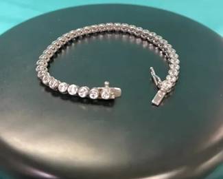 Dazzling 925 Sterling Bracelet With Sparkly Stones