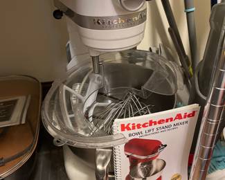 Kitchen bowl lift stand mixer