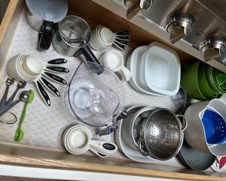 lots of kitchen items in great condition