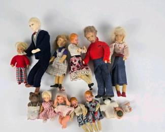 058 vintagedollhousefamilydollslotmixed