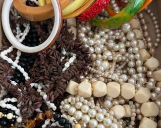 290 vintagecostumejewelrylotbakelitesty