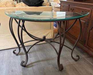 046 demiluneglasstophalfroundtablewith
