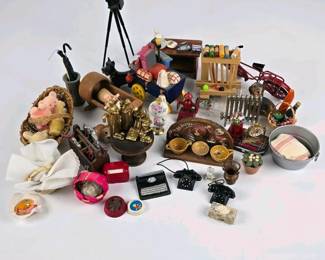 059 largelotofvintagedollhouseminiature