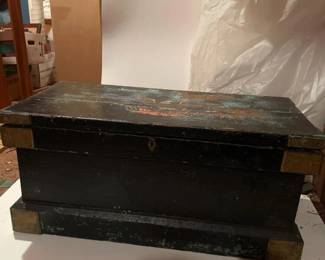 211 antiquewoodentrunkwithamericaneagle