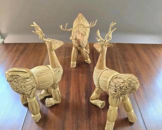 169 handcraftedstrawreindeerfigurineset