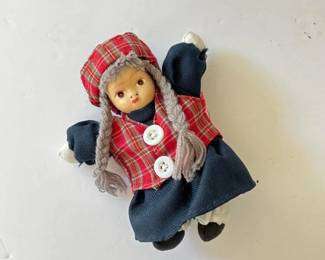 134 smallclothdollgirlplaidoutfityarn