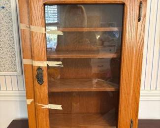036 oakdisplaycabinetwithglassdoorand