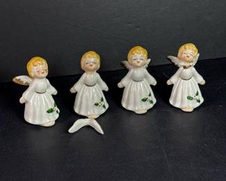 090 fourvintageceramicangelfigurinessee