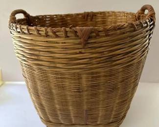 147 largewovenwickerbasketwithhandlesr