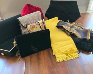 177 vintageaccessorylotblackvelvetclutc