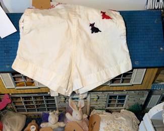 Items Located In The Second Floor 1st Bedroom