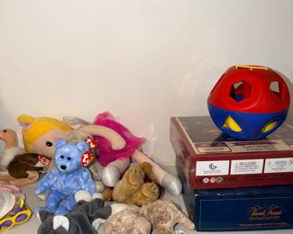 Items Located In The Second Floor 1st Bedroom