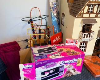 Items Located In The Second Floor 1st Bedroom