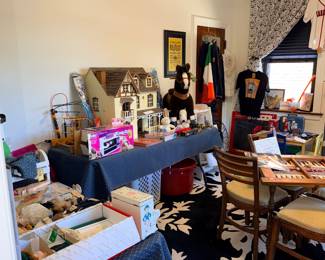 Items Located In The Second Floor 1st Bedroom