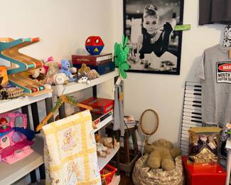 Items Located In The Second Floor 1st Bedroom