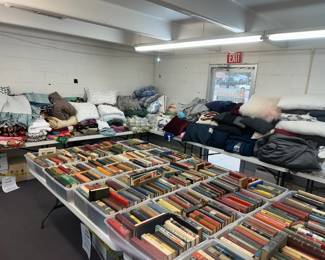 NICE Bedding & Cloth...Tables Heaping! $3/$2/$1