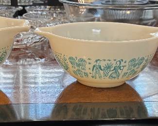 Pyrex Amish Butterprint mixing nesting bowls