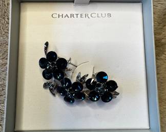 Floral brooch