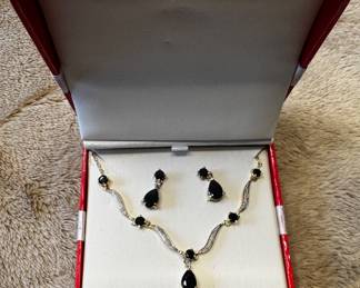Teardrop-shaped black stone necklaces and earrings