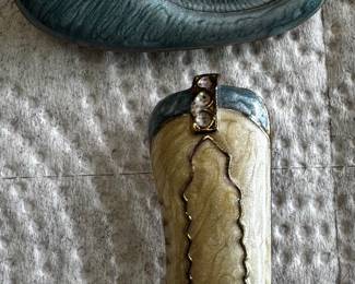 Western Pins