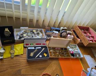 Watches and small clocks , Jewelry 