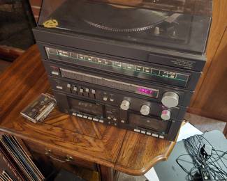 Vintage JC Penny Am/Fm Stereo with working Turntable (sounds great) includes pair of Bose speakers 