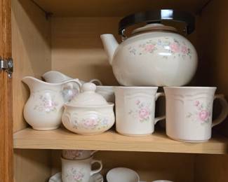 Massive 135+ Piece Pfaltzgraff Tea Rose Collection