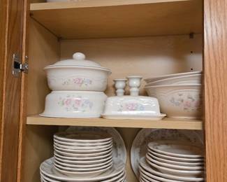 Massive 135+ Piece Pfaltzgraff Tea Rose Collection